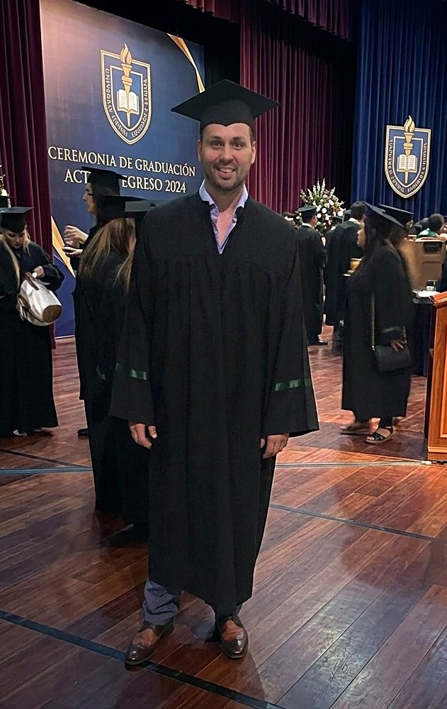 Juan Pablo Hajdukowicz en su ceremonia de graduación